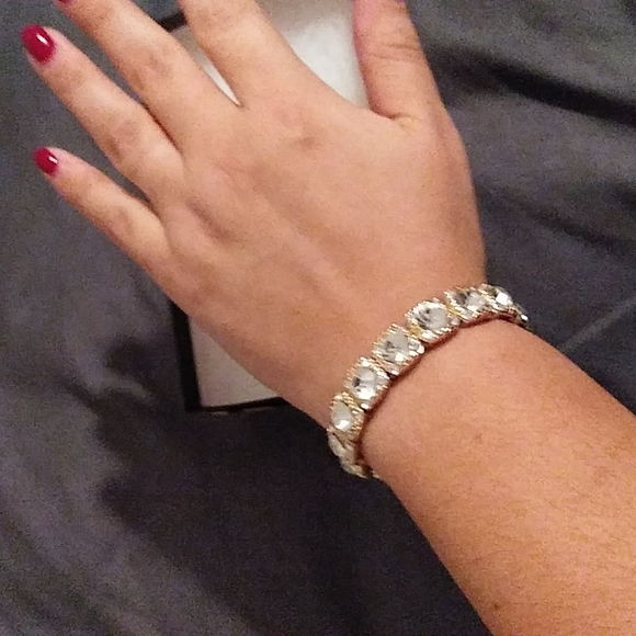 Stunning 3 Piece Set CZ Bracelet and Earrings Boxed - Picture 4 of 8